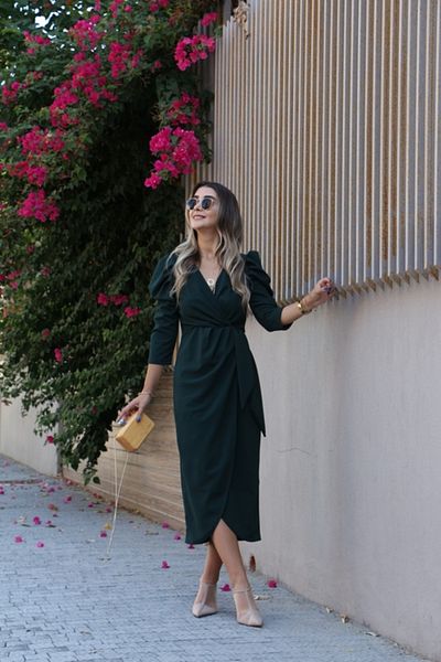 bytugcekaya Σμαραγδένιο Πράσινο Μίντι Φόρεμα με Λεπτομέρεια στους ώμους