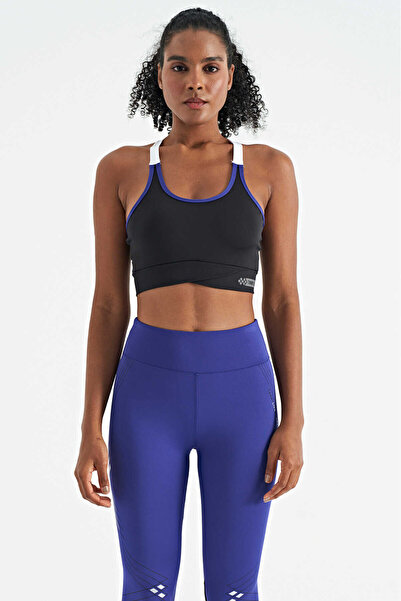 no 39 company Γυναικείο μπουστάκι με τιράντες, στενή εφαρμογή και λεπτομέρεια...