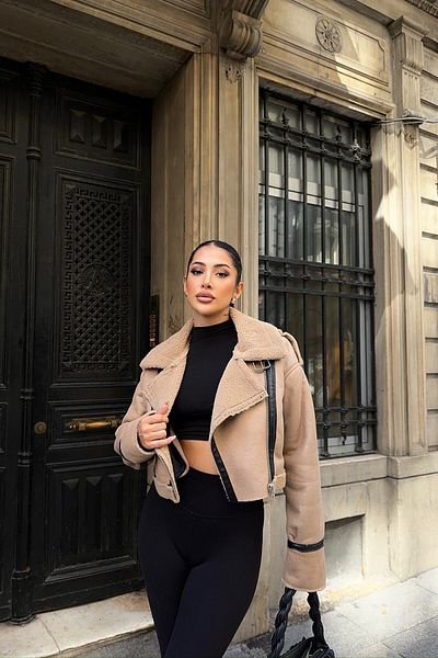 Gallogi Κρεμ Suede Biker Κοντό γυναικείο μπουφάν με γούνα στο εσωτερικό