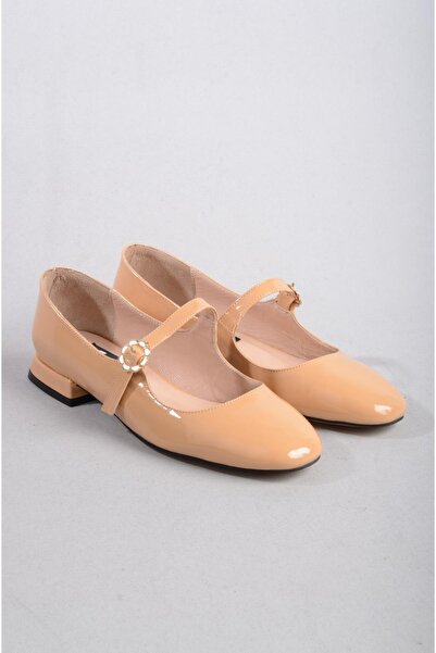 SEÇ KUNDURA SEÇ 8270 حذاء باليرينا نسائي من الجلد اللامع - تصميم مع وشاح