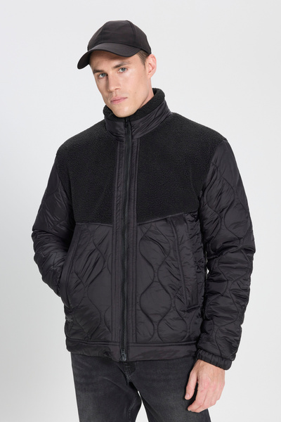 WRANGLER Regular Fit Normal Kesim Sherpa Detaylı Siyah Kapitone Mont