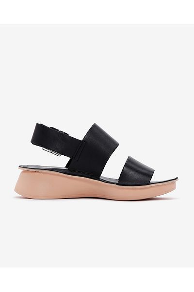 CLARKS صندل نسائي رسمي من الجلد الأسود من Velhill