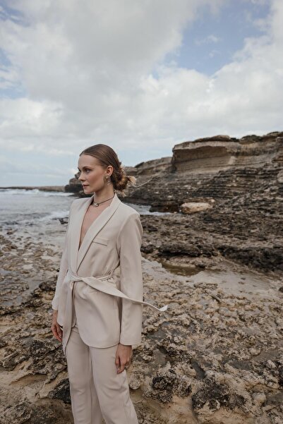 Olcay BÉZS 9258-TK - Kendős gallér és öves kabát, nadrág szett