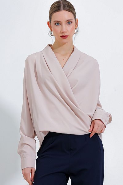 Bigdart Cremefarbene Damenbluse aus fließendem Satin mit zweireihigem Kragen 0492