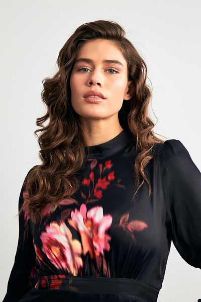 Setre Rochie midi neagră cu gât țesut - mâneci lungi și talie