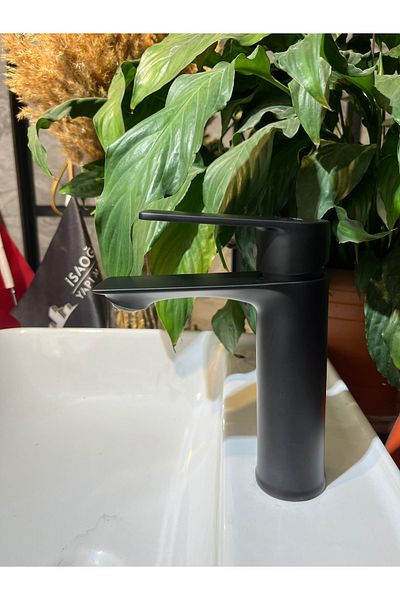İSAOĞLU YAPI Black Washbasin Faucet Slim Design Square Fixture Matte Black Washbasin Tap