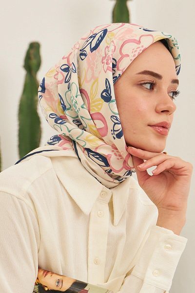 İpekhan Ecru Cotton Viscose Pastel Scarf Model