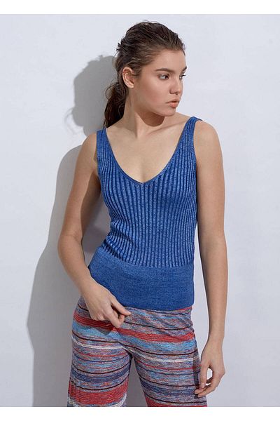 Knitss Μπλε πλεκτό μπλουζάκι με λαιμόκοψη V