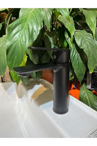 İSAOĞLU YAPI Black Washbasin Faucet Slim Design Square Fixture Matte Black Washbasin Tap