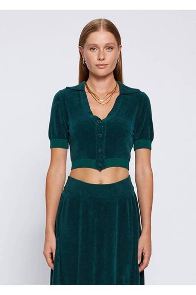 Knitss توب تريكو قصير أخضر اللون بأزرار حجرية