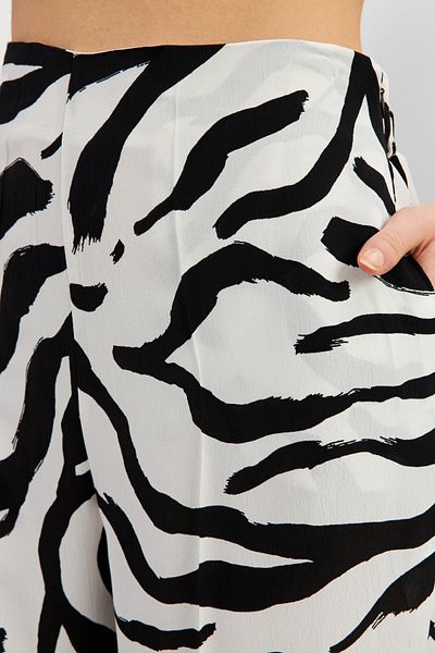 Setre Black-Ecru Zebra Patterned V-Neck Blouse Loose Cut Trousers Suit
