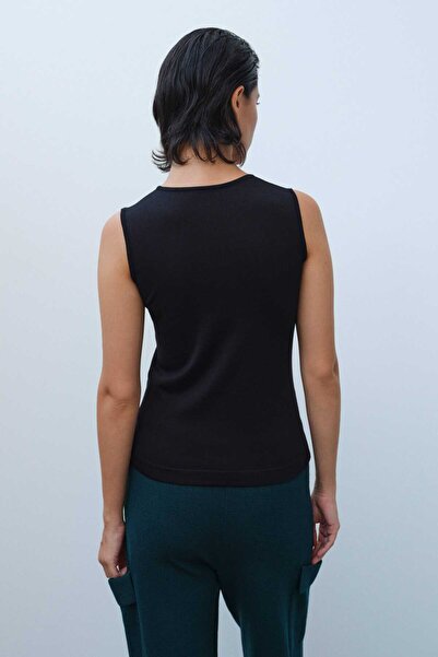 Mısırlı Siyah Triko Kadın Atlet