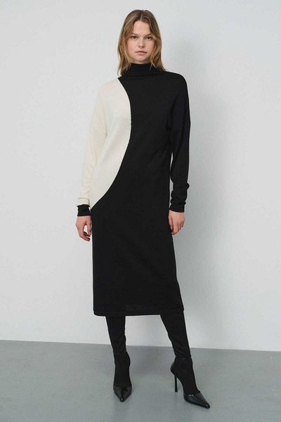 Mısırlı Rochie cu gât negru