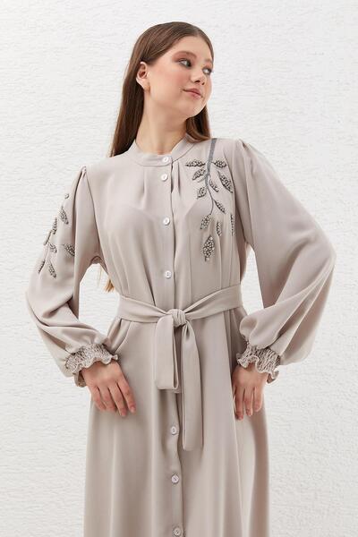 MODAJİN DADALİ Boncuk İşlemeli Düğmeli Ferace Bej