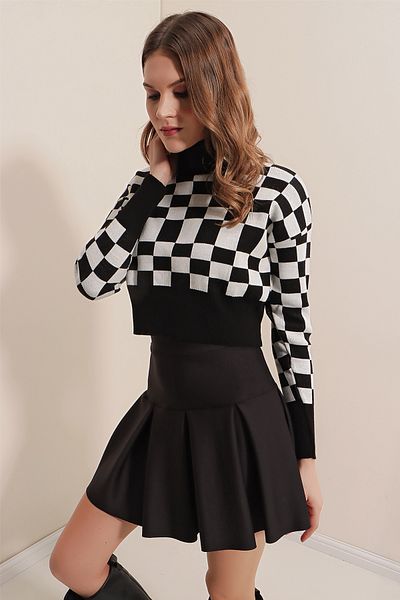 Bigdart 15810 Square Turtleneck Crop Sweater - Black