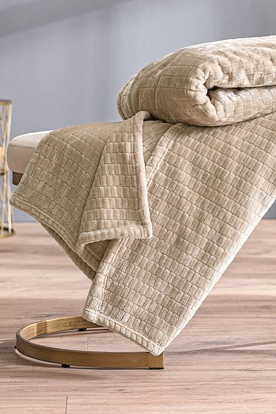Puffy Trinity Wellsoft Sand Beige Tv Blanket