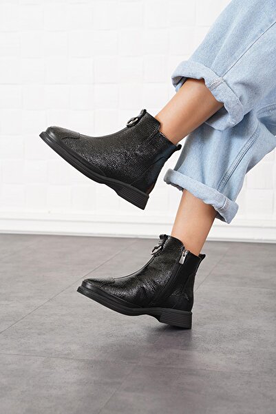 Moda Pie Temen Yan Lastik Ön Tokalı Hakiki Deri Kadın Bot Siyah Baskılı