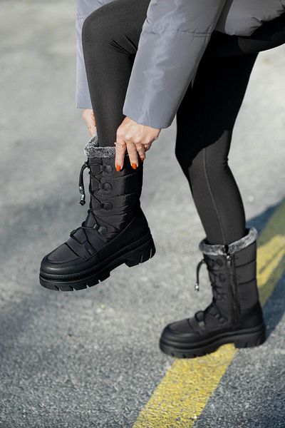 sovrana Furry Snow Boots Black