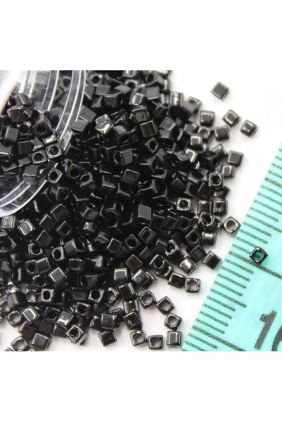 Miyuki Beads Square 1.8 mm No: 4