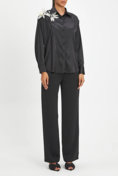 SERPİL Çiçek Aksesuar Ve Inci Detaylı Siyah Uzun Kollu Siyah Gömlek 40402