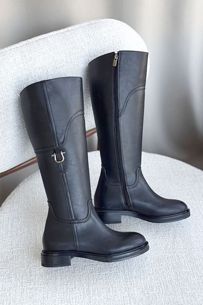 GOFFSHOES Черни кожени дамски ботуши - плоска подметка и катарама