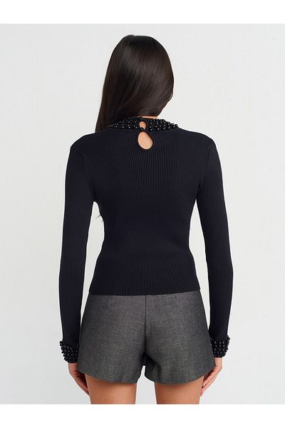 Dilvin 10618 Pulover negru din tricotaje - cu perle și detaliu nasturi pe spate