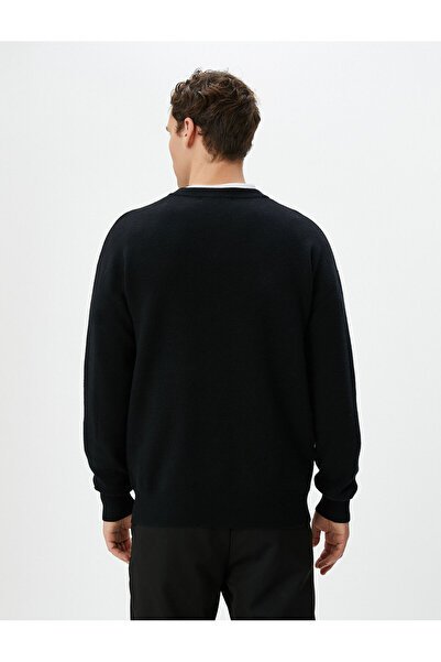 Koton Weich strukturierter Basic-Strickpullover mit langen Ärmeln und Rundhalsausschnitt