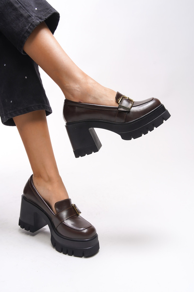 Riccon Taryndilwen 00121009 Дамски мокасини от кафява лачена кожа - катарама и набръчкани