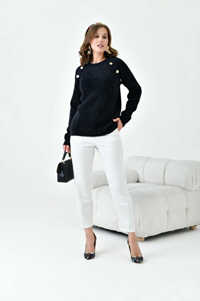 FTZ WOMEN بلوزة نسائية بتفاصيل أزرار ذهبية باللون الأسود 20699