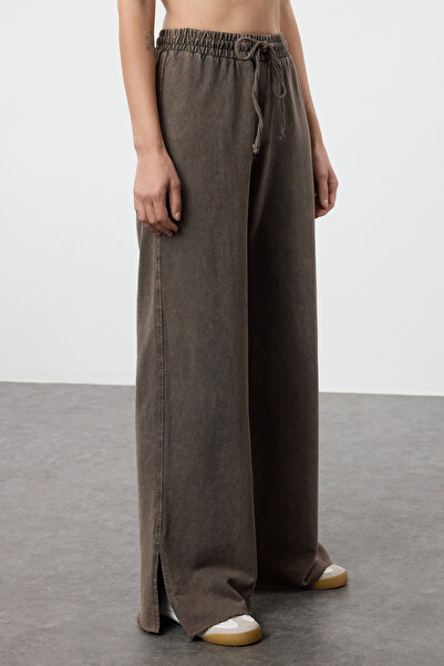 Trendyol Collection Σκούρο καφέ Χλωμό εφέ Φαρδύ πόδι/Φαρδύ πόδι Λεπτό πλεκτό παντελόνι TWOAW22EA0426