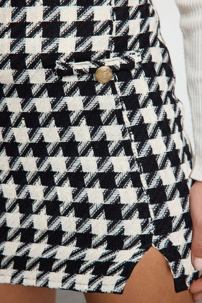 Trendyol Collection Fekete elülső zseb és hasított részletes feszítővas mintás mini hosszúságú szőtt szoknya TWOAW25ET00028