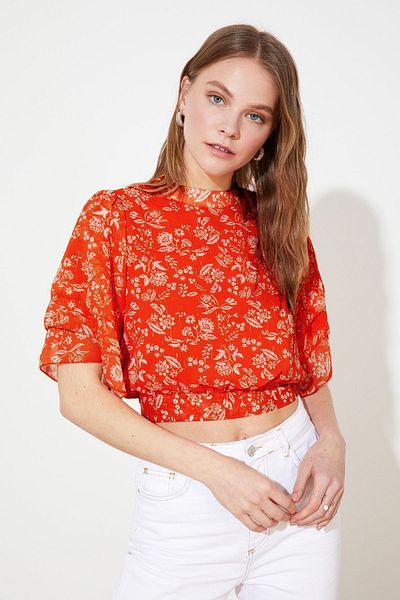 Trendyol Collection Mehrfarbige Chiffon-Webbluse mit kurzem Rücken und detailliertem Stehkragen TWOSS21BZ0496