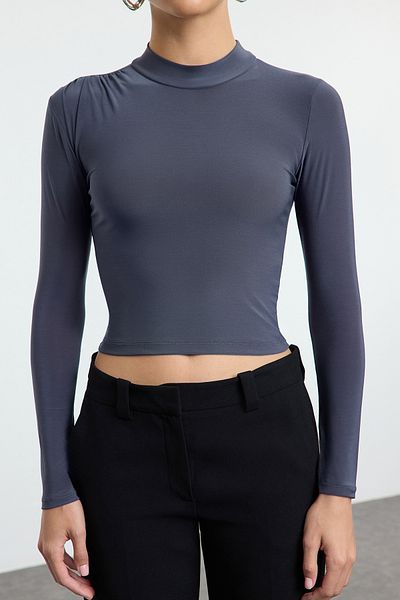 Trendyol Collection Ελαστική σκούρα γκρι πλεκτή μπλούζα Crop με γιακά και λεπτομέρεια με κορδόνι που εφαρμόζει στο σώμα TWOAW23EL01391
