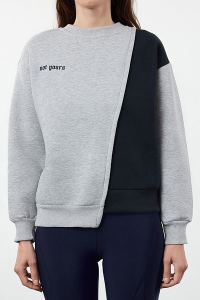 Trendyol Collection Basic-Strick-Sweatshirt – Graumeliert, bedruckt – TWOAW21SW0150