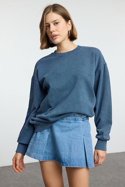 Trendyol Collection Indigo seprané oversize/pohodlný střih Basic Crew Neck Pletená mikina Twoaw24Sw00102