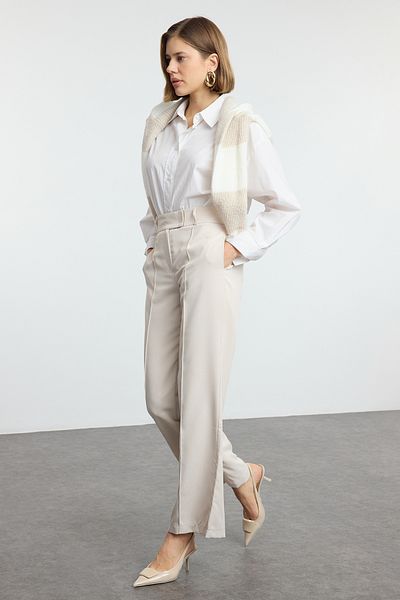 Trendyol Collection Beigefarbene, gewebte Hose mit hoher Taille und weitem Bein – TWOAW25PL00084