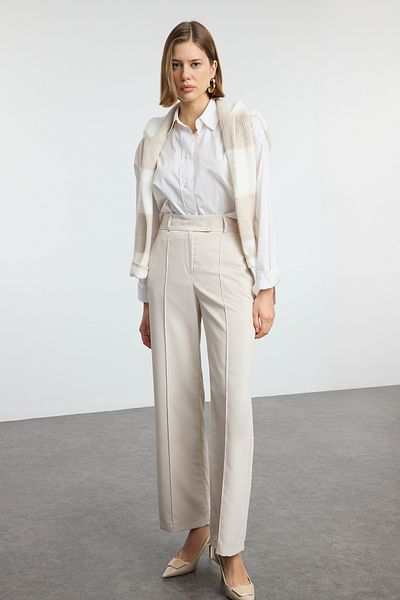 Trendyol Collection Beigefarbene, gewebte Hose mit hoher Taille und weitem Bein – TWOAW25PL00084