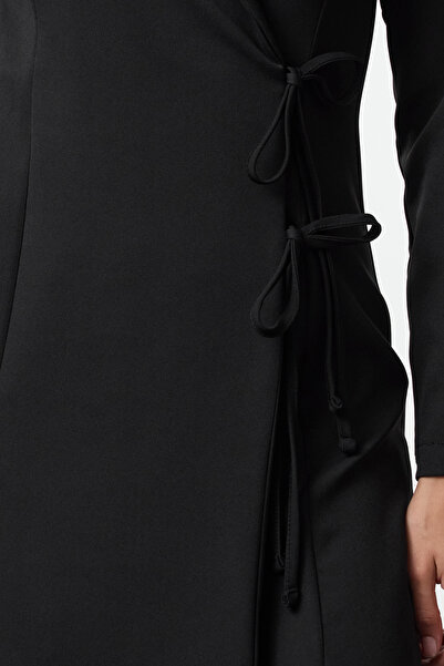 Trendyol Collection Černá dvouřadá kravata Detailní mini tkané bundové šaty Twoaw25El00569