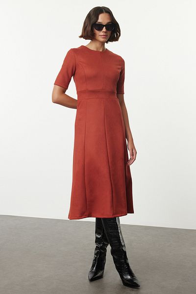 Trendyol Collection Rochie midi din piele intoarsa cu cusaturi drepte de culoare caramida - Maneca trei sferturi, cu deschidere in talie TWOAW25EL00403