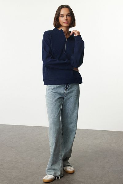 Trendyol Collection Námořnická modrá pletená mikina pohodlného střihu - Detailní na zip a kapsy Twoaw25Sw00155