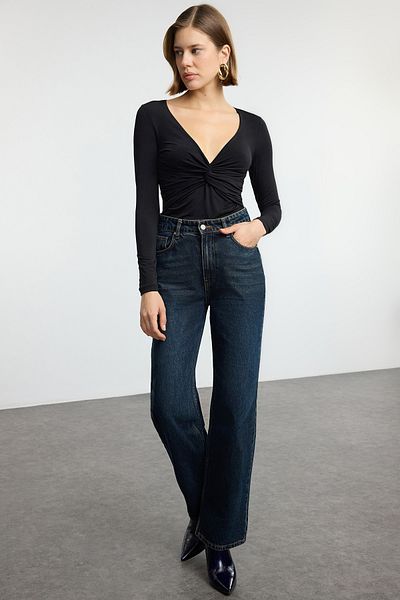 Trendyol Collection Czarna bluzka z długim rękawem i elastyczną tkaniną - drapowany detal TWOAW25BZ00247