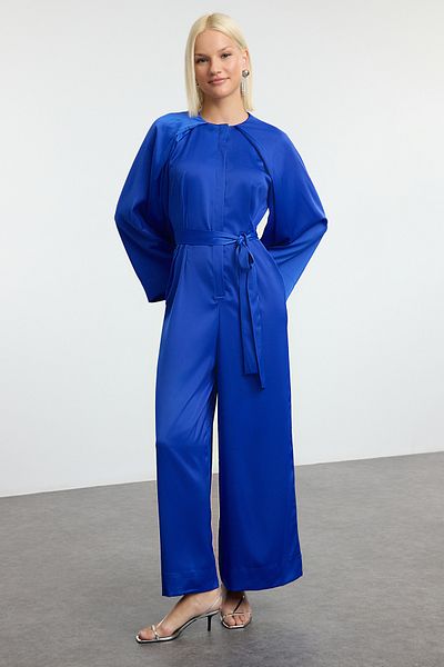 Trendyol Modest Saténový tkaný večerní overal - Saks Cloak Detail, Tctaw25db00006
