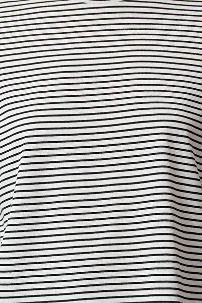 Trendyol Collection Εκρού*001 Πλεκτό μπλουζάκι με λαιμόκοψη ποδηλατικού τύπου, εμφάνιση από 100% χοντρό βαμβακερό ενδύματα, TWOAW25TS00015