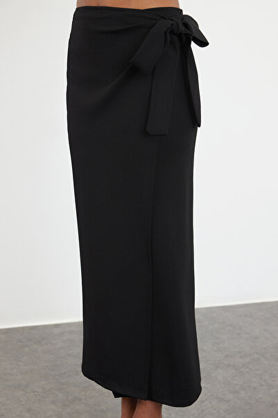 Trendyol Collection Elastická Slim Fit černá midi sukně – zavinovačka TWOAW25ET00018