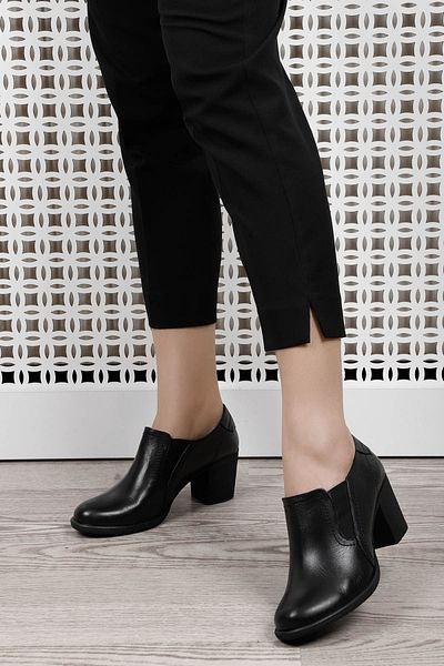 GÖNDERİ(R) Schwarze Damenschuhe/Mädchen aus echtem Leder mit mitteldickem Absatz