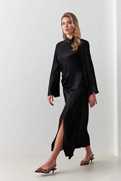 Setre Rochie neagră cu mânecă lungă, cu decolteu asimetric, cu talie adunată, cu detaliu de gât