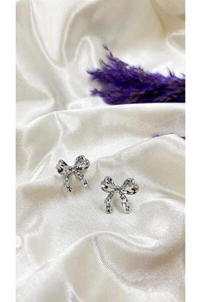 Eylülün Takısı Gümüş Renk Küçük Boy Sallantılı Fiyonk Küpe