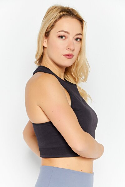 Reebok Women Sportswear Fit Sleeveless Padded Training Top, Black