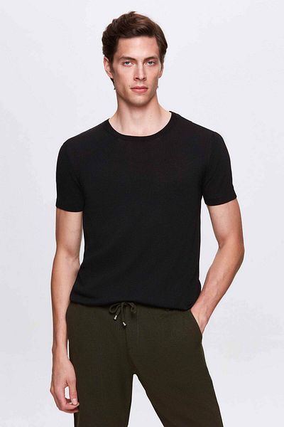 Twn Slim Fit Μαύρο καλοκαιρινό πλεκτό μπλουζάκι από ρεγιόν