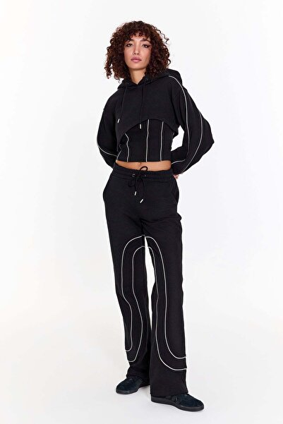ŞEBNEM GÜNAY Curvy Cut Black Hoodie